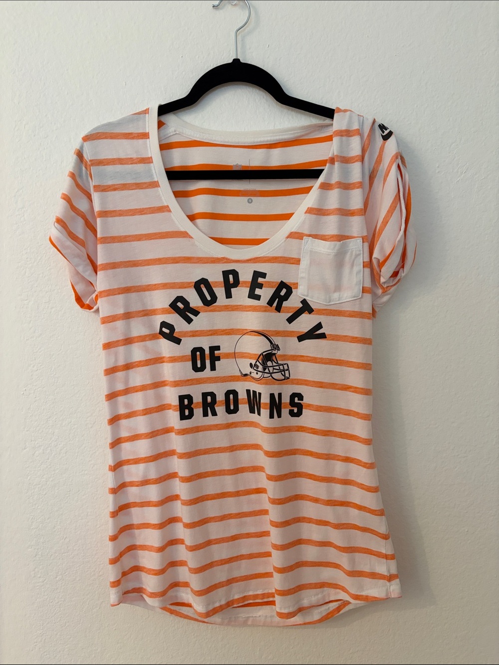 Nike Women's Cleveland Browns Scoop Neck Tee with Chest Pocket